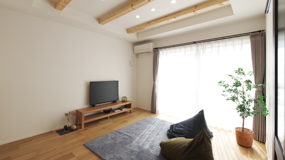 長岡市大島新町モデルハウス 大きな掃き出し窓で明るい！