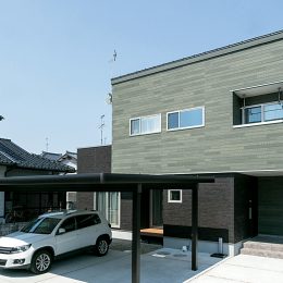シンプル＆ミニマム。シックな落ち着きの家。手入れの行き届いたお庭とお家。 グリーンスタイル 建築実例