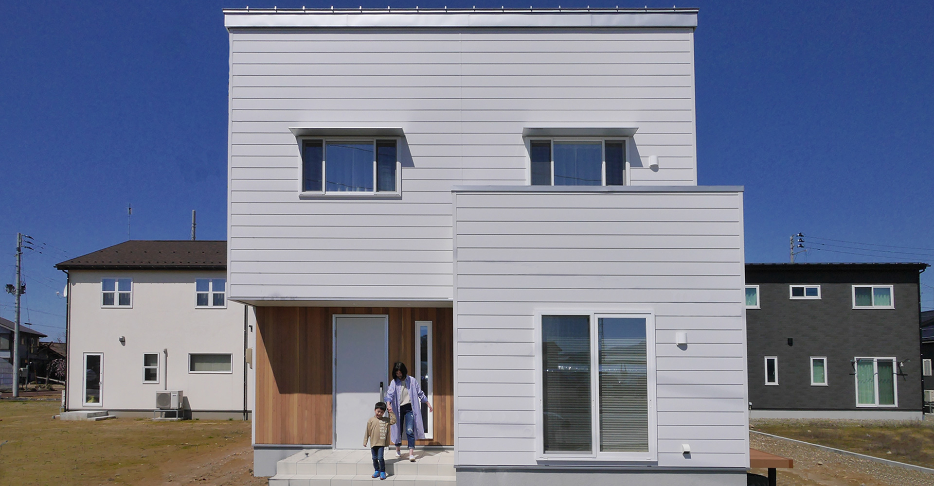 グリーンスタイル 長岡市 建築実例 家事動線 デザイン住宅 外観 白い外壁