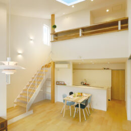 グリーンスタイル 新潟市 建築実例 狭小住宅 デザイン リビング 吹き抜け