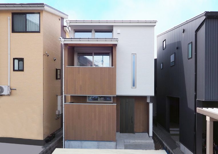 狭小地を明るく 市街地細長敷地の新築 新潟のここちよい家づくり グリーンスタイル