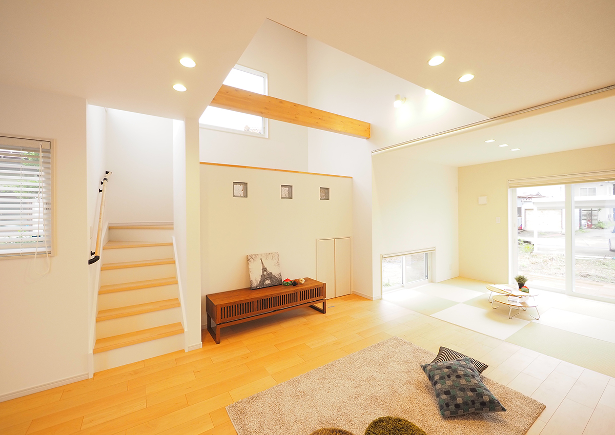 グリーンスタイル 新潟市 建築実例 敷地内建築の２世帯住宅 リビング デザイン スキップフロア