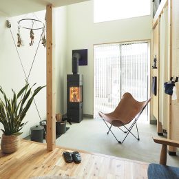 グリーンスタイル 新潟市 建築実例 変形地 住宅 デザイン リビング 吹き抜け 土間