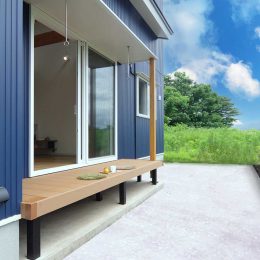 グリーンスタイル 小千谷市 建築実例 ゆとりの敷地 平屋 デザイン インテリア ナチュラルモダン ウッドデッキ テラス 青い外壁 外観