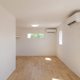 佐渡市完成見学会 ピアノとスキップフロアの家 子ども部屋