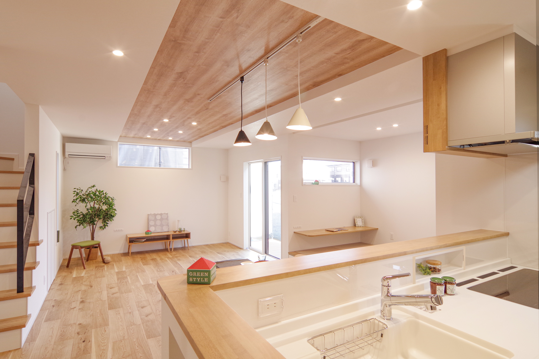 グリーンスタイル 長岡市 建築実例 リビング キッチン デザイン住宅