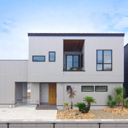 グリーンスタイル 三条市 建築実例 2階リビング スキップフロア インナーガレージ デザイン 外観