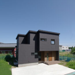 グリーンスタイル 燕市 見学会 建築実例 外観 黒いお家 黒い外壁