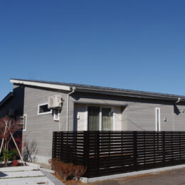 グリーンスタイル 新潟市 建築実例 平屋 インテリア デザイン リビング ウッドデッキ 平屋 外観