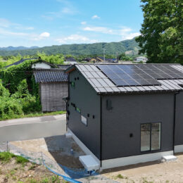 グリーンタイル 佐渡市 長岡市 新潟市 建築実例 見学会 リビング テラス 庭 外構 外観 家づくり 新築 太陽光パネル