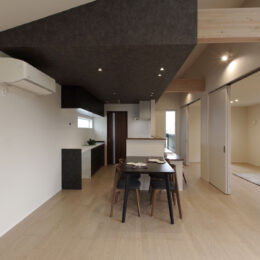 グリーンスタイル 長岡市 新潟市 建築実例 見学会 ２階リビング リビング 勾配天井 天窓 子ども部屋