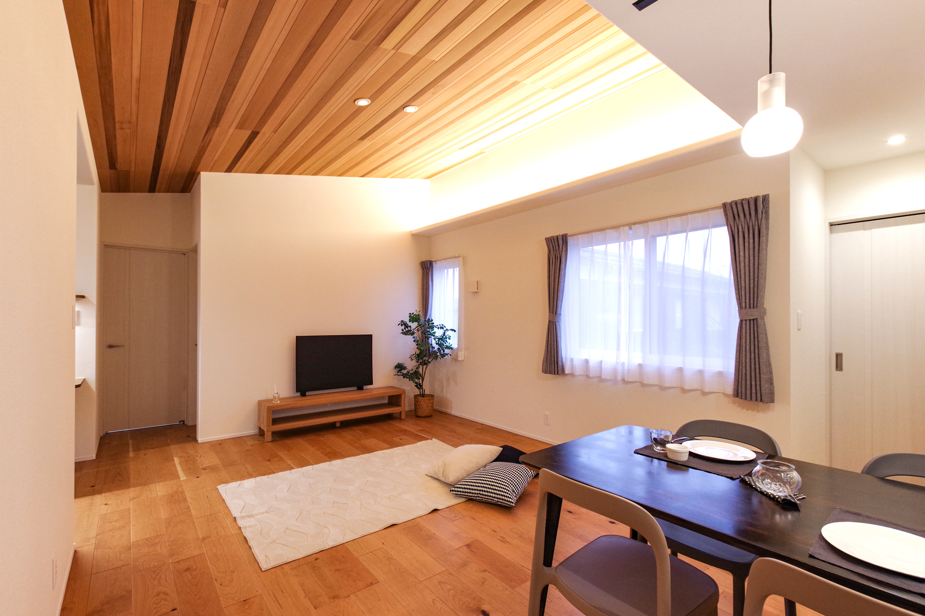 リビング LDK 勾配天井