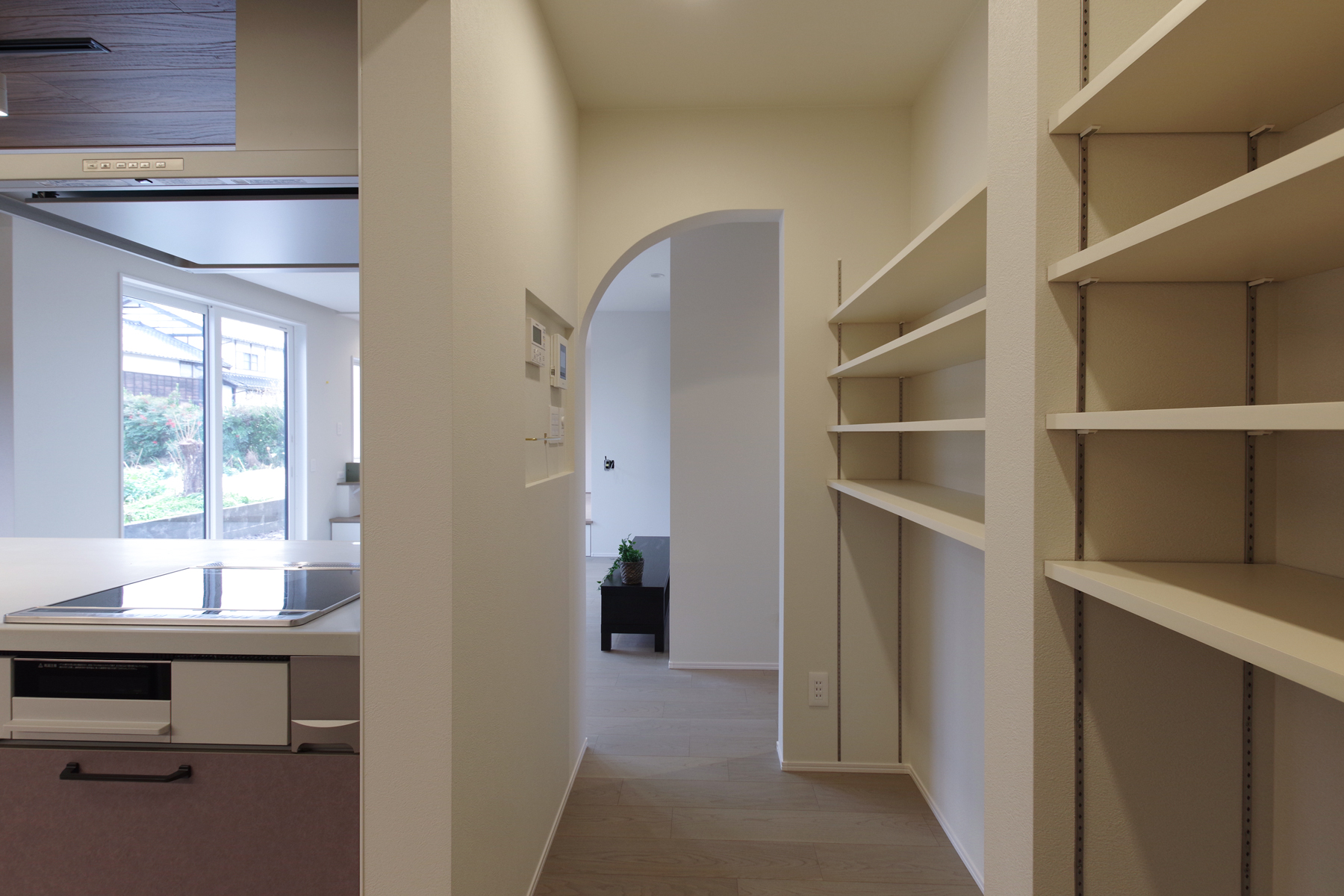 パントリー 収納棚 可動棚