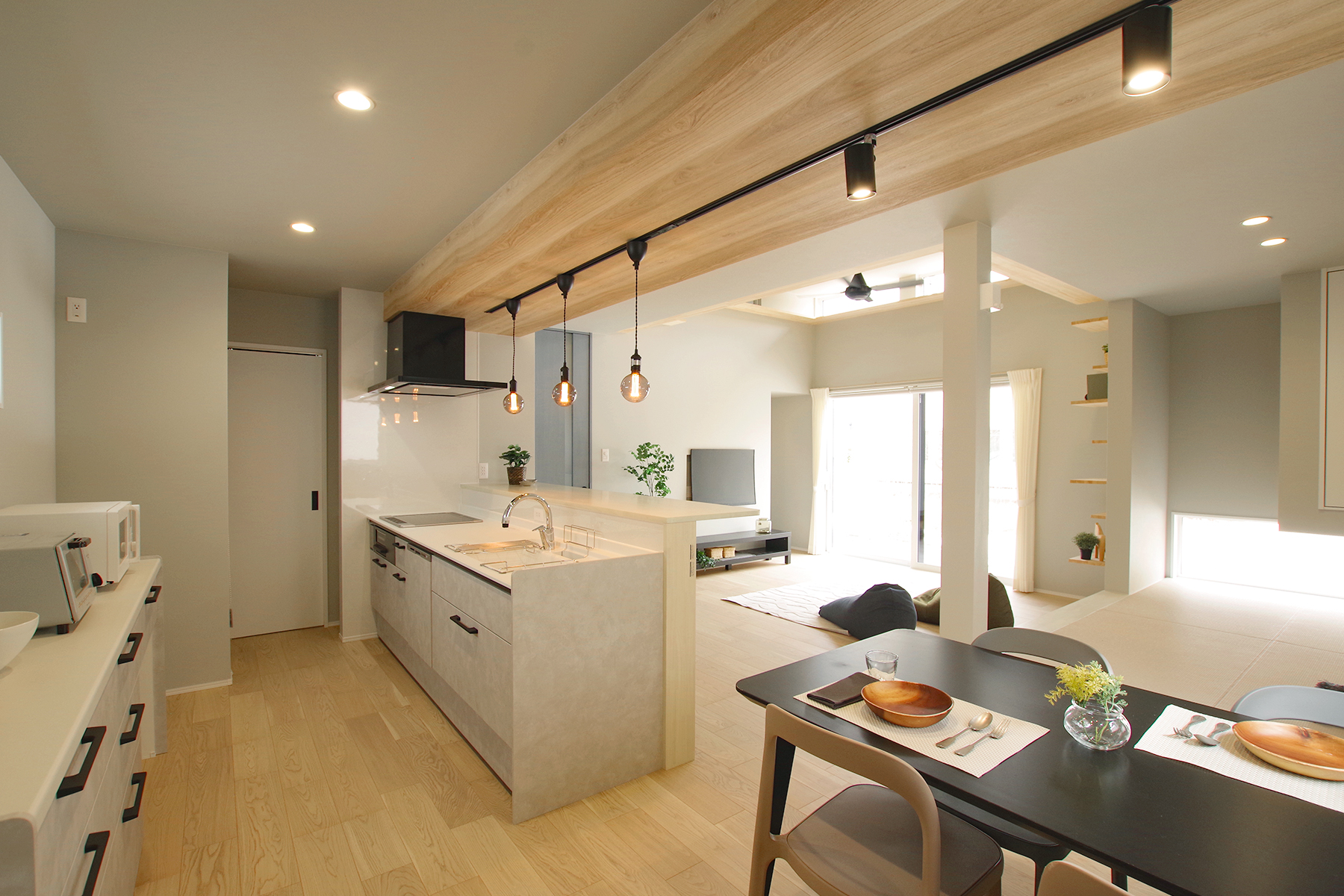 キャットウォーク リビング 猫 猫好き 小上がり畳スペース ペニンシュラキッチン カップボード