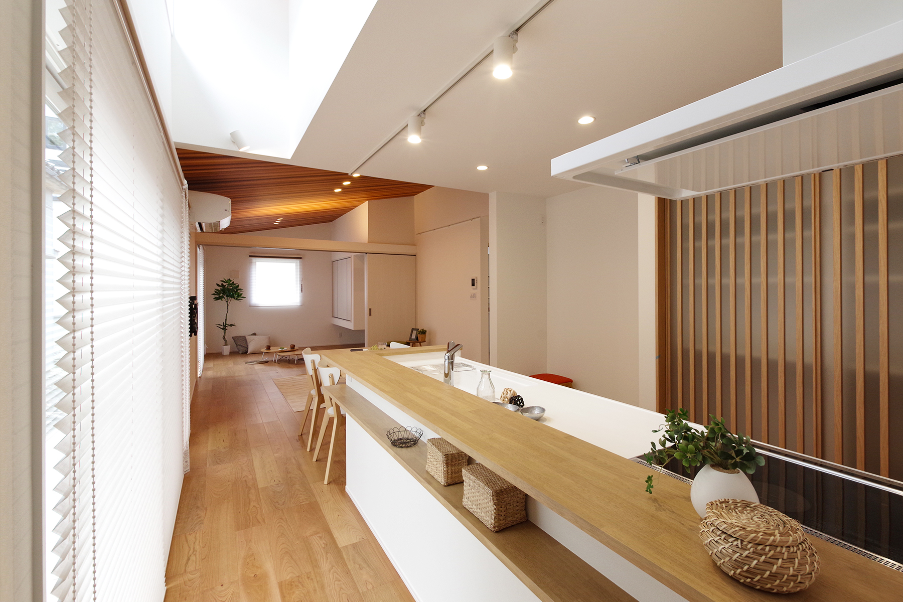 グリーンスタイルが新潟県五泉市に建てた平屋。陽当り、開放感、勾配天井のメリハリある空間で心地よく暮らせます。