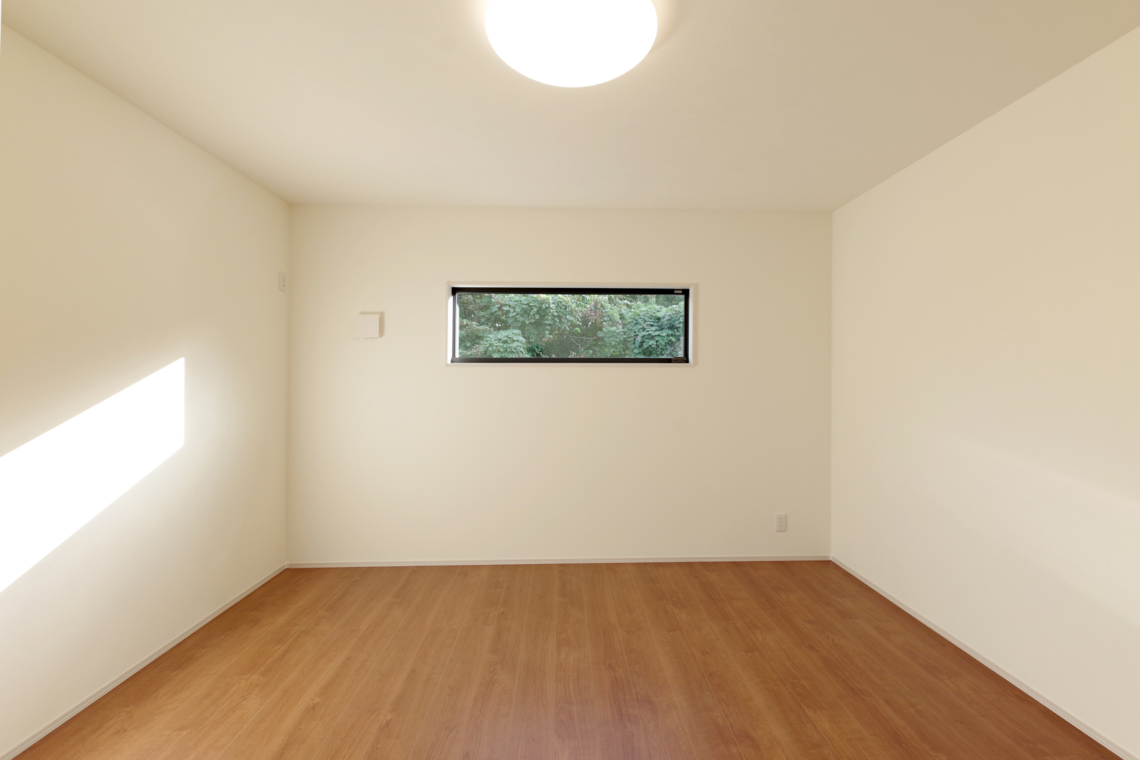 sado-sista-bedroom.jpg